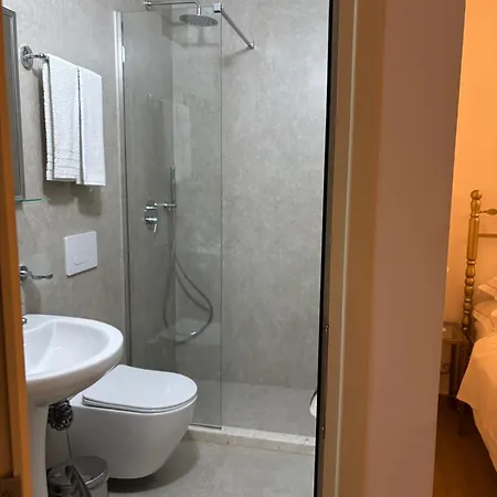 维拉亚历山大酒店 4* 培拉特