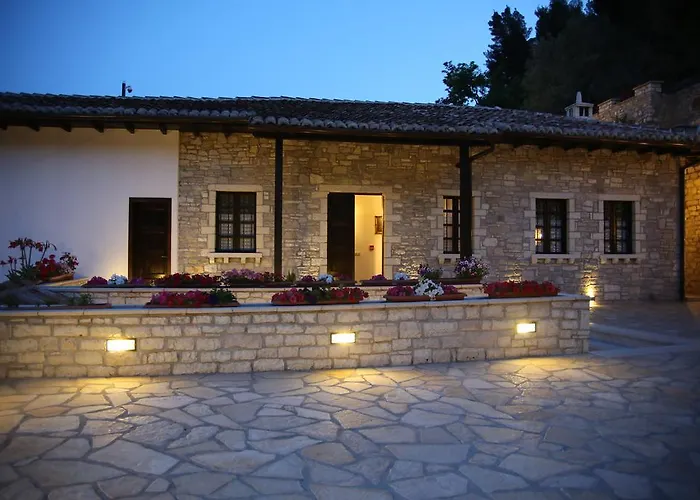 维拉亚历山大酒店 4*