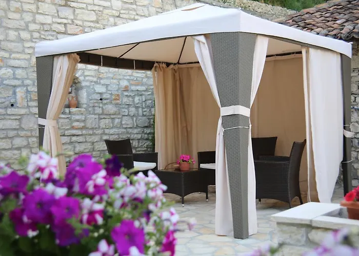 维拉亚历山大酒店 培拉特