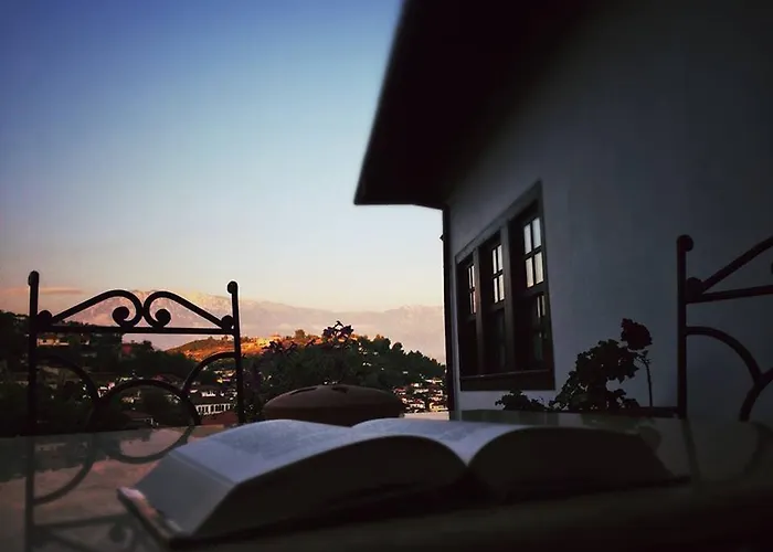 维拉亚历山大酒店 4* 培拉特