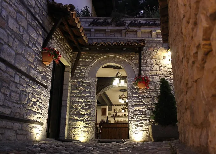 维拉亚历山大酒店 4* 培拉特