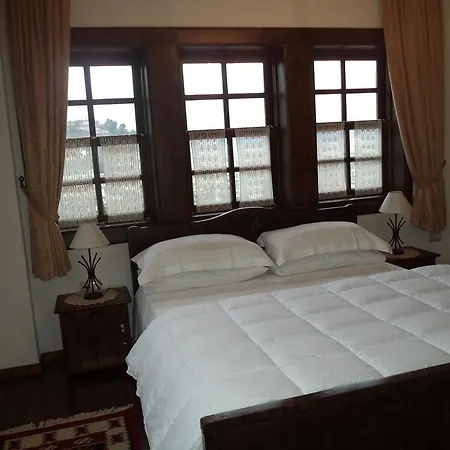 Aleksander 4* בראט